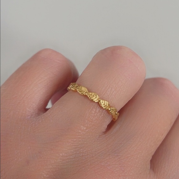 24k Gold Vermeil Leaf Ring - Picture 5 of 8